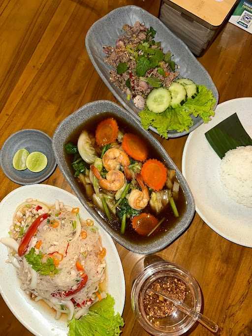 Tichanan Thai Restaurant 10