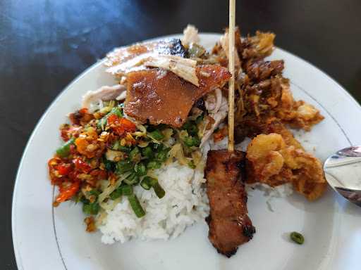 Warung Babi Guling Sari Dewi Bp. Dobil 7