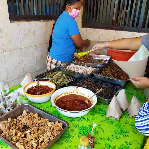 Warung Babi Guling Sari Dewi Bp. Dobil 5