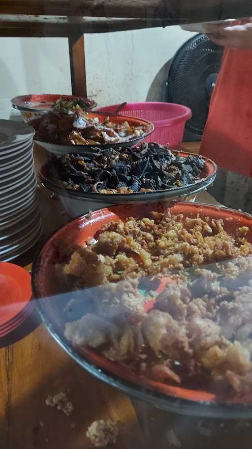 Warung Babi Guling Sari Dewi Bp. Dobil 6