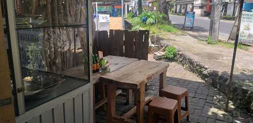 Warung Babi Genyol Munduk Catu Ungasan 7