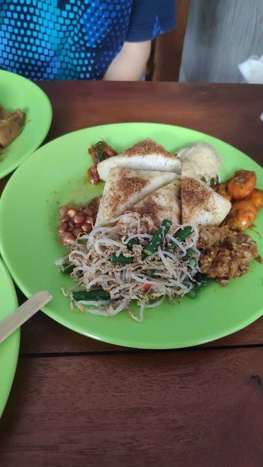 Warung Babi Genyol Munduk Catu Ungasan 4