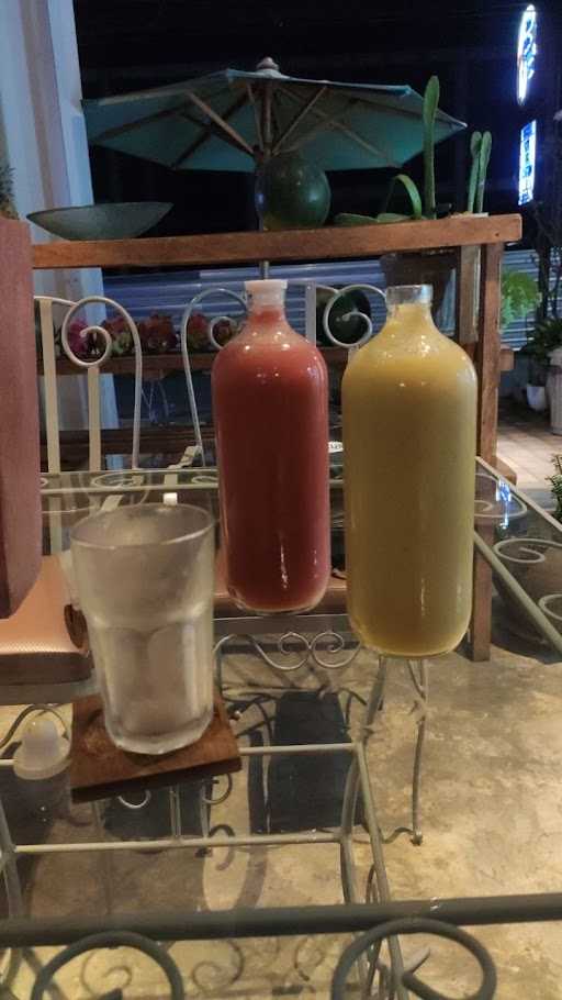 Ubud Kitchen Juice Cafe 3