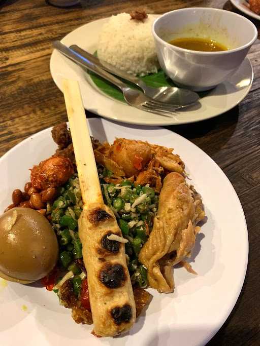 Nasi Ayam Kedewatan Ibu Mangku - Petitenget Seminyak 9