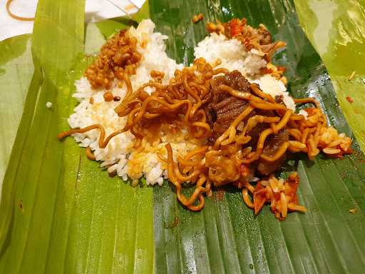 Nasi Jinggo Babi Kecap Bu Manik ( Bu Sret - Sret ) 9