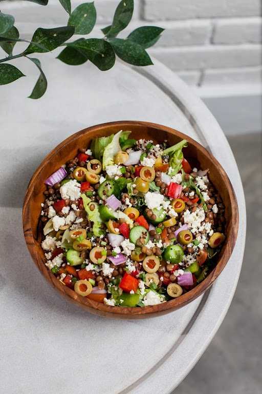 Oasis Salads & More 6