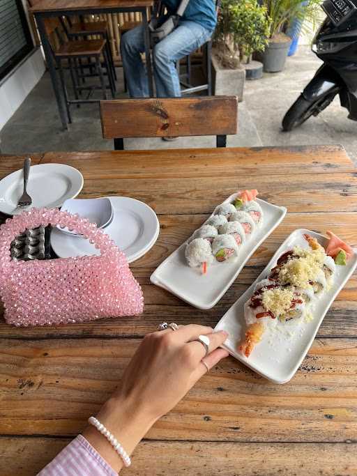 Waroeng Sushi Canggu 8