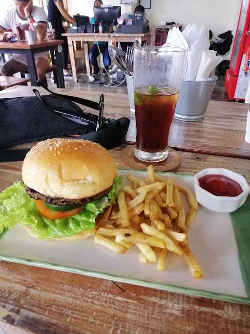 Warung Canteen Canggu 9