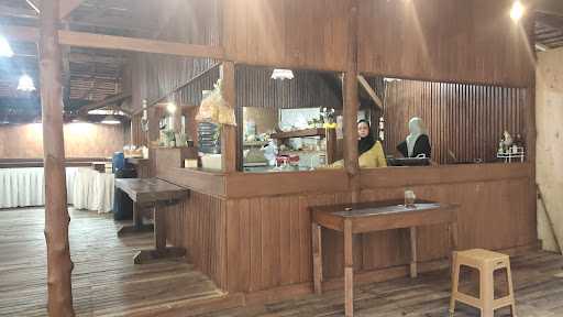 Saung Jalak Resto&Cafe 7