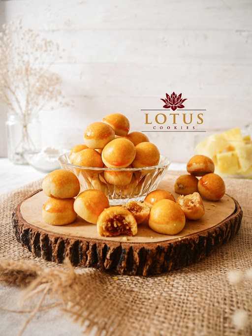 Lotus Cookies & Cake 5