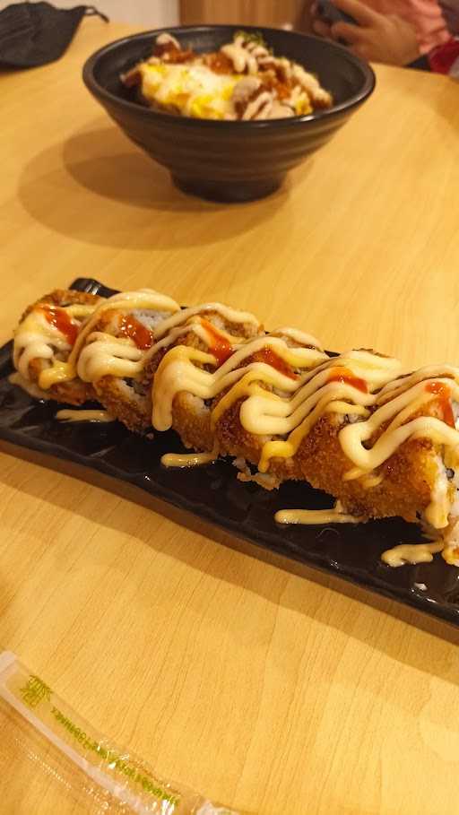 Tobiko Sushi 6