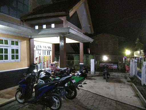 Lesehan Pusat 4