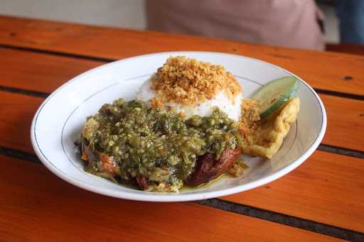 Ayam Goreng Nelongso - Lawang 8