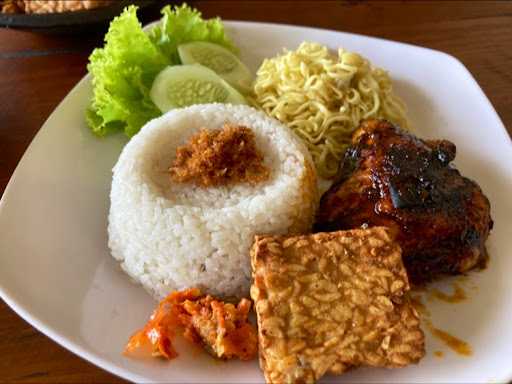 Geruduk Gerai Nasi Uduk 3