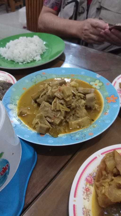 Rumah Makan Padang Minang Saiyo 8