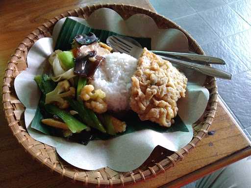 Warung Gudeg Dan Ayam Bakar Bu Djarot 7