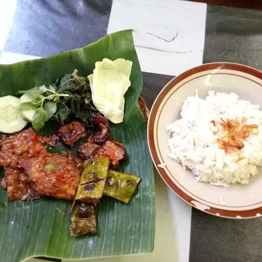 Ayam Bakar & Goreng Kampung Arum Sari 8