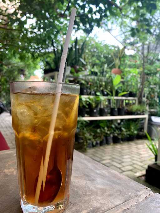 Bandar Makassar Garden Resto 5