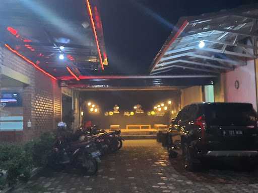 Oemah D'Luxe Cafe & Resto 5