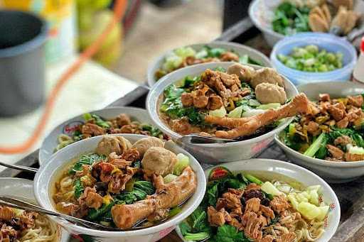 Markas Bakso Mie Ayam Pak Giyanto 2