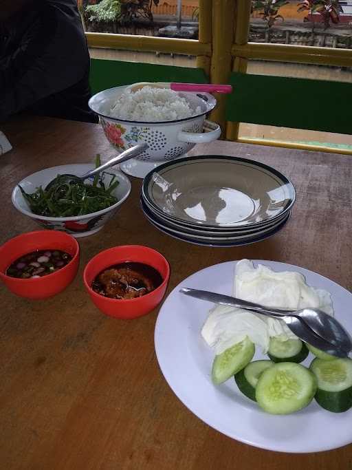 Rumah Makan Gubug Bambu 10