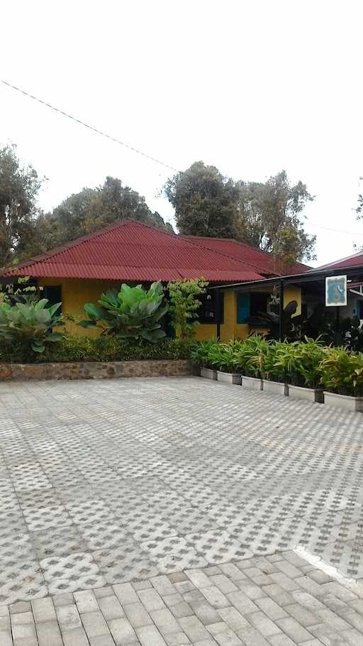 Saung Papatong 4