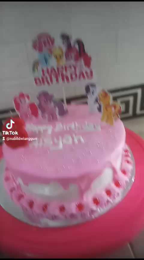 Fans Family Cake 5