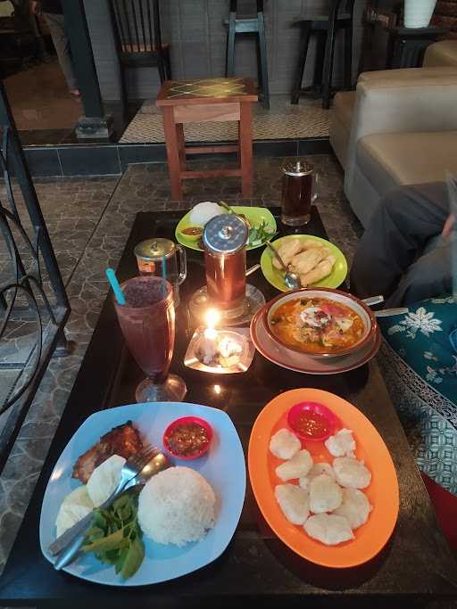 Waroeng & Coffe Bukit Kepoeh 7