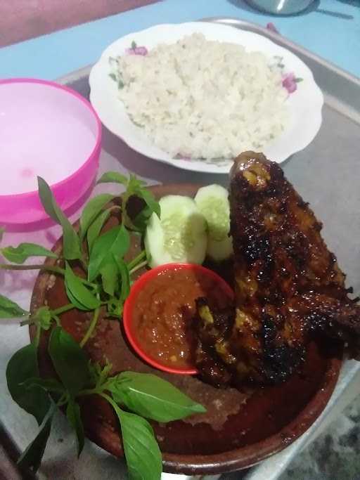 Warung Lesehan Sederhana 10