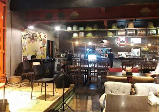 Pawon Pitoe Cafe Lengkong 8