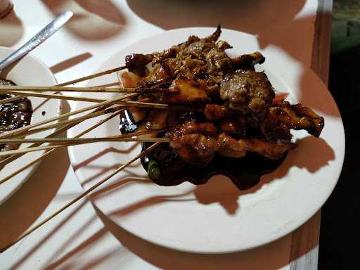 Sate Madura Maskumambang. Mas Nur 4