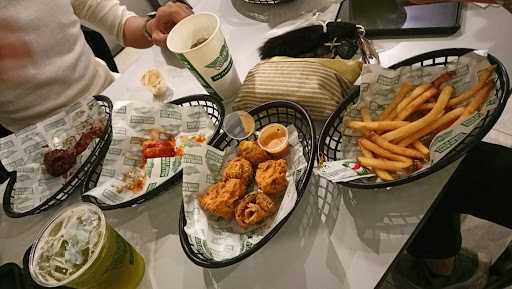 Wingstop Buah Batu 8