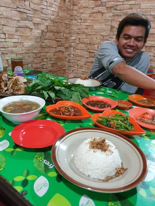 Rumah Makan Lesehan Arayya 4