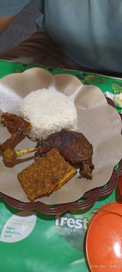 Rumah Makan Lesehan Arayya 9