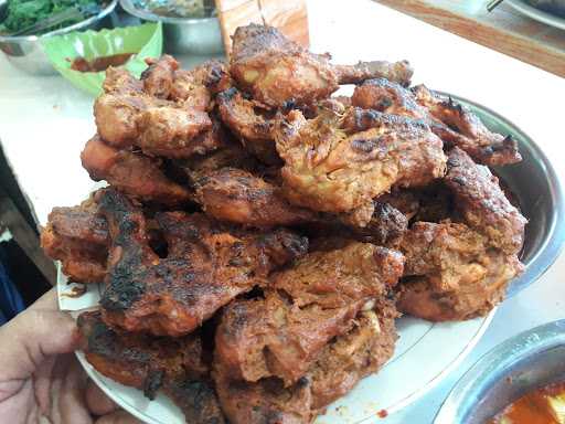 Warung Nasi Simpang Tugu 9