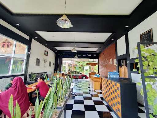 Kedai Saung Mm 8