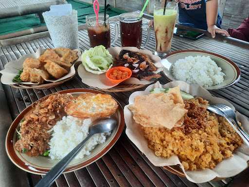 Warung Makan Wahyu Lereng Merangan 7