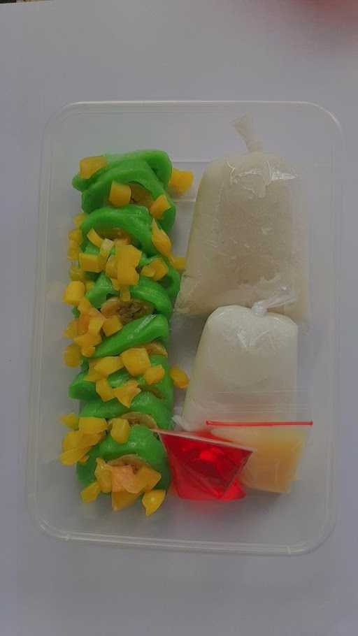 Es Pisang Ijo ( Mrs. Green Banana Ice ) 3