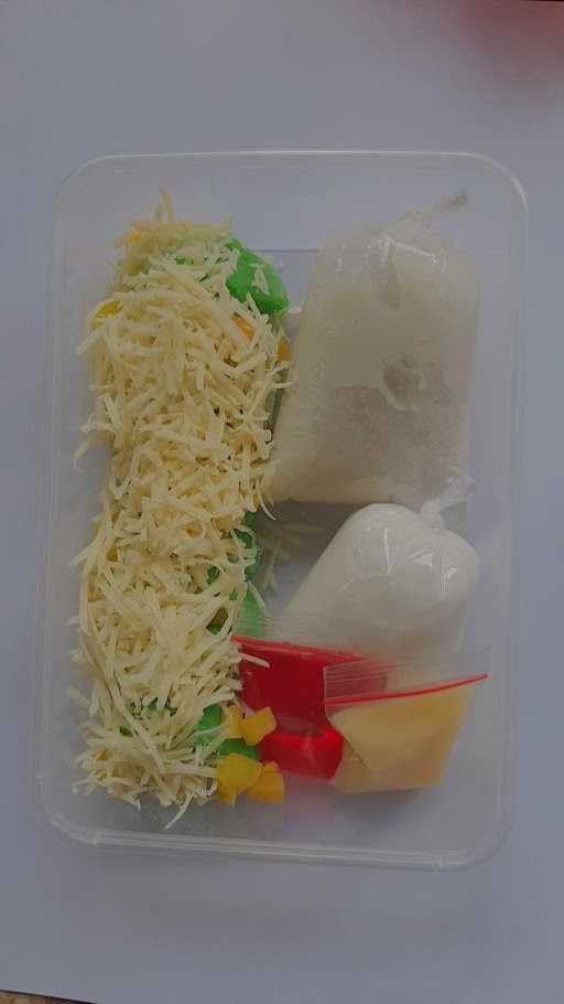 Es Pisang Ijo ( Mrs. Green Banana Ice ) 2