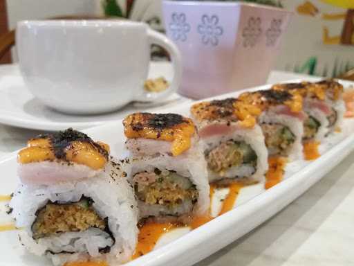 Vanilla Cafe & Sushi 5