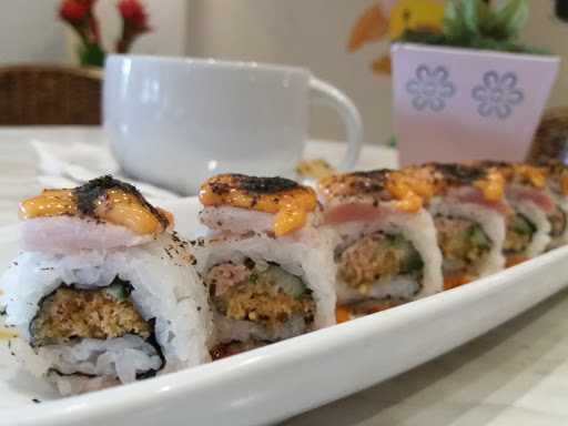 Vanilla Cafe & Sushi 7