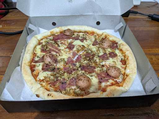 Pizza Combi Malang 7