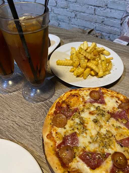 Pizza Combi Malang 4