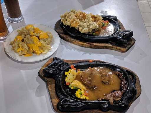 Waroeng Steak & Shake Soekarno Hatta Malang 10