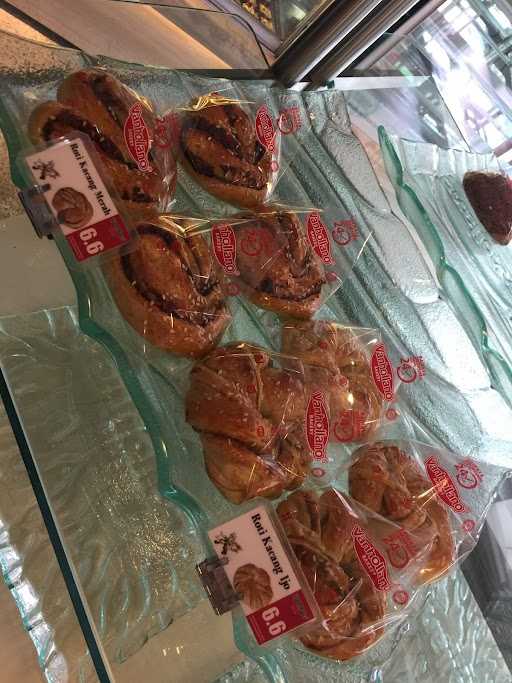 Vanhollano Bakery Batam Nagoya 8