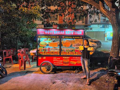 Roti Bakar Batu Tiga 1