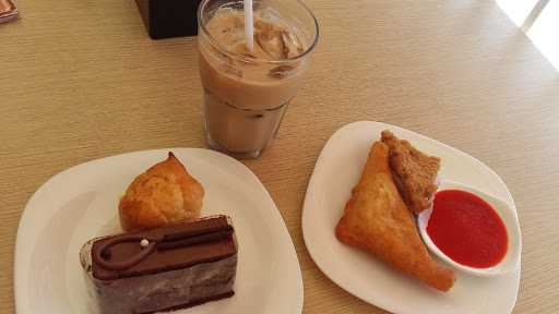 Hoya Bakery & Resto 4