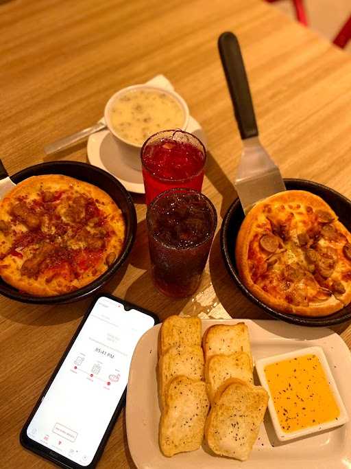 Pizza Hut Restoran 6