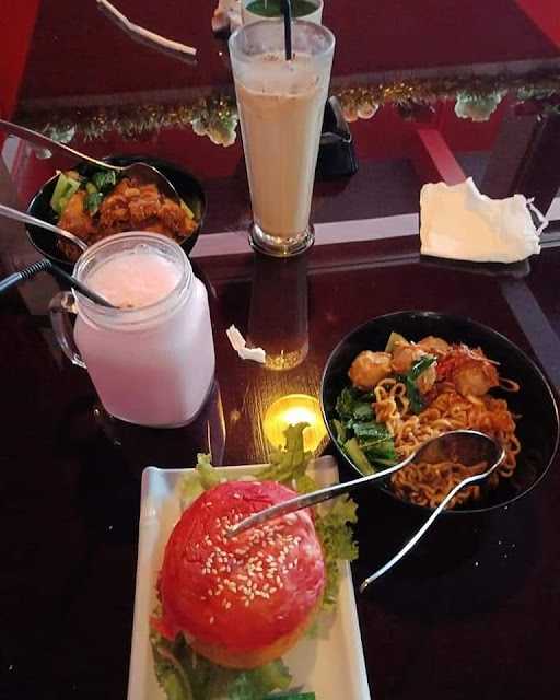 Dapoer Mama Cafe & Resto Majenang 4