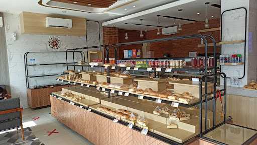 Capital Bakery & Cake - Jatiwaringin 6